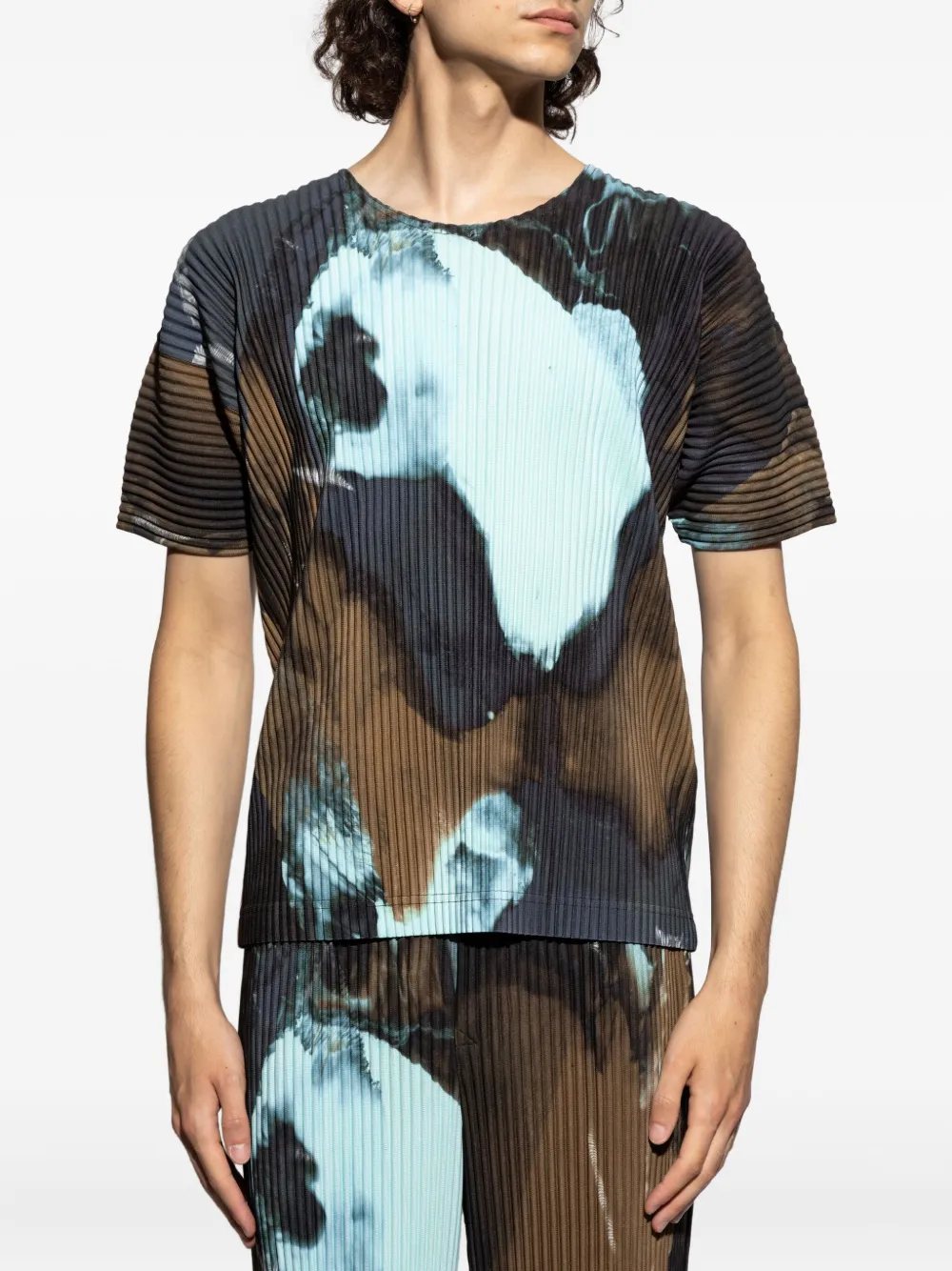 Issey Miyake Abstract-print T-shirt In Multi