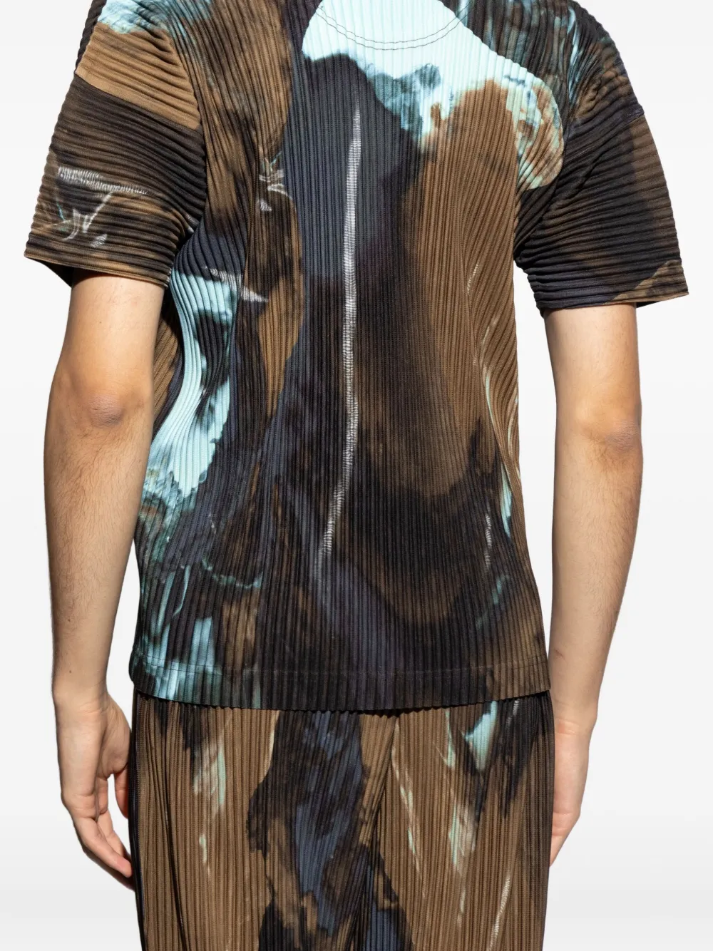 Issey Miyake Abstract-print T-shirt In Multi