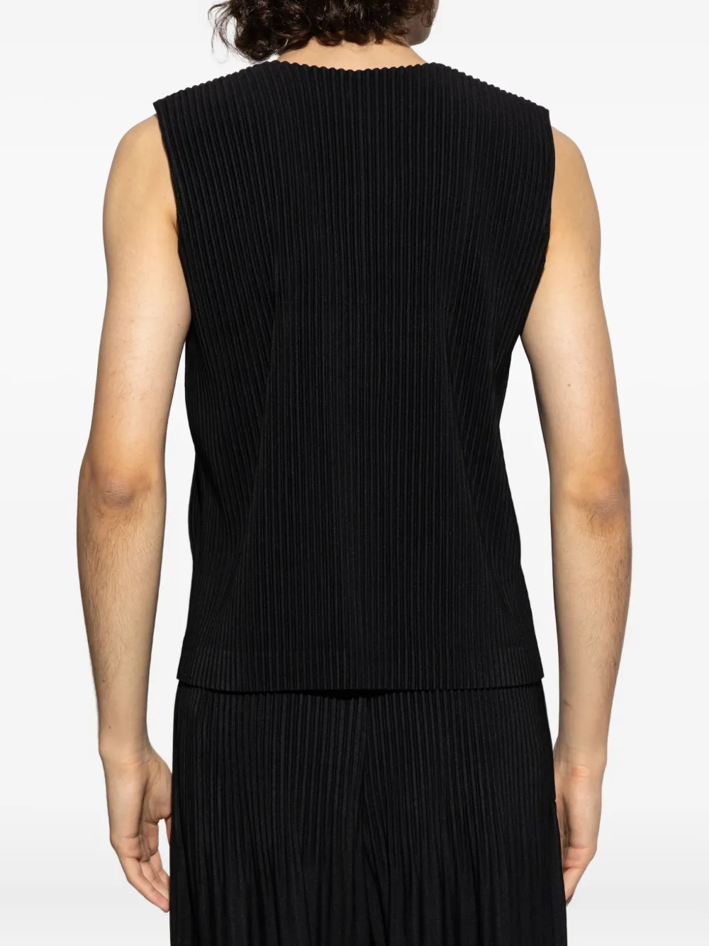 Issey Miyake Pleated Button-fastening Vest In Black