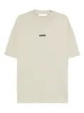 FEAR OF GOD ESSENTIALS logo-plaque T-shirt - Neutrals