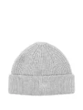 Emporio Armani Kids ribbed logo-detail beanie hat - Grey