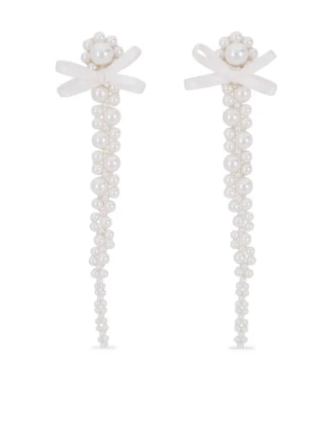 Simone Rocha aretes con dije de perla y moño