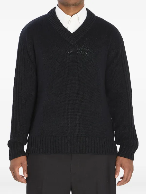Lisa Yang Ribbed V-neck Cashmere Sweater in Black