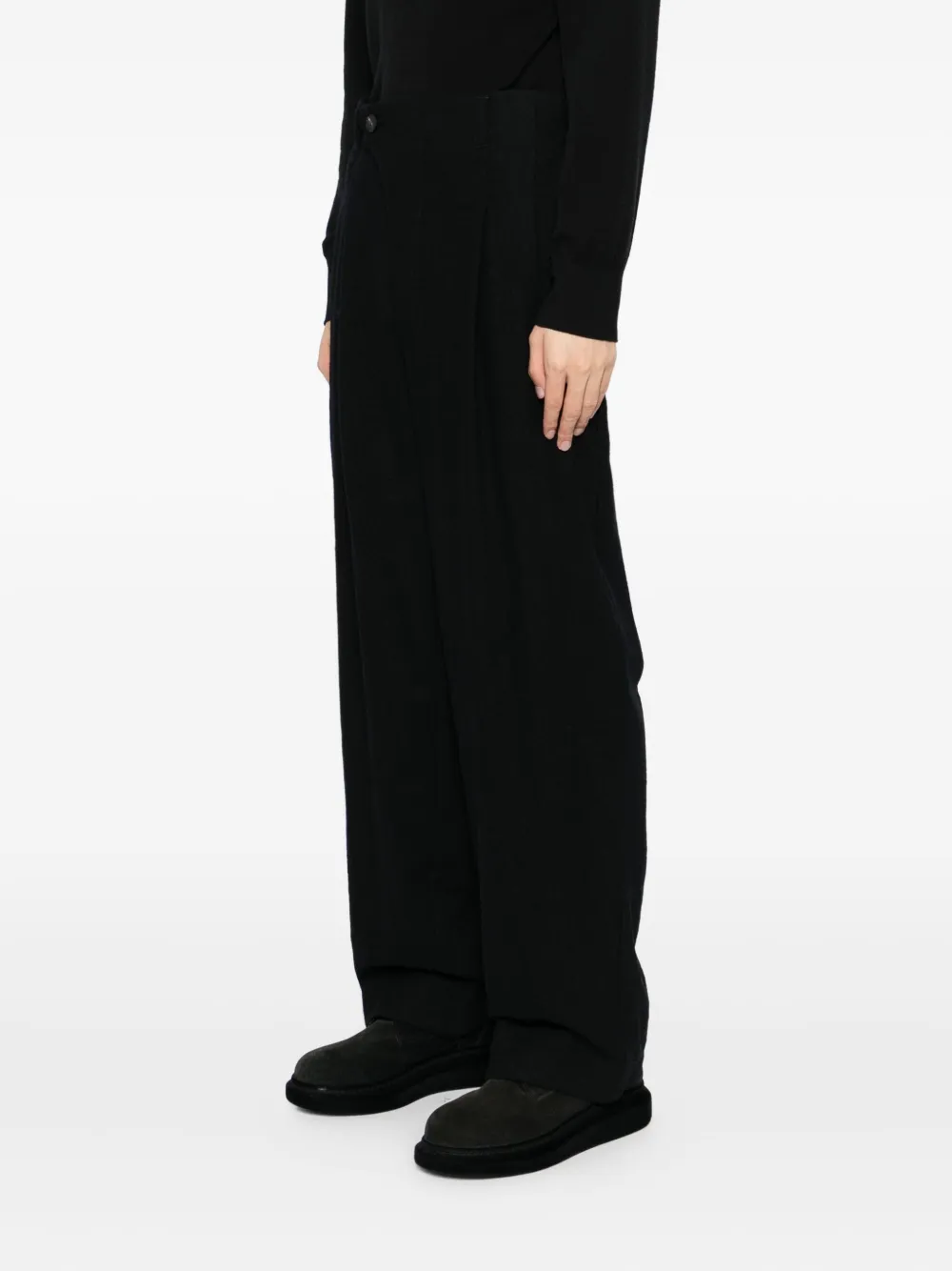 Devoa Pleated-panel Trousers In Blue