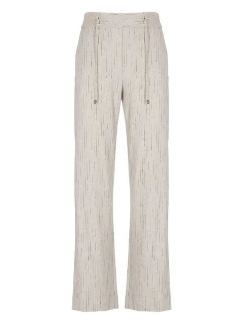 D.Exterior pantalones a rayas