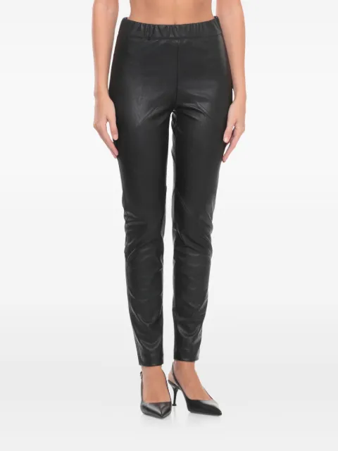 D.Exterior elasticated-waistband trousers