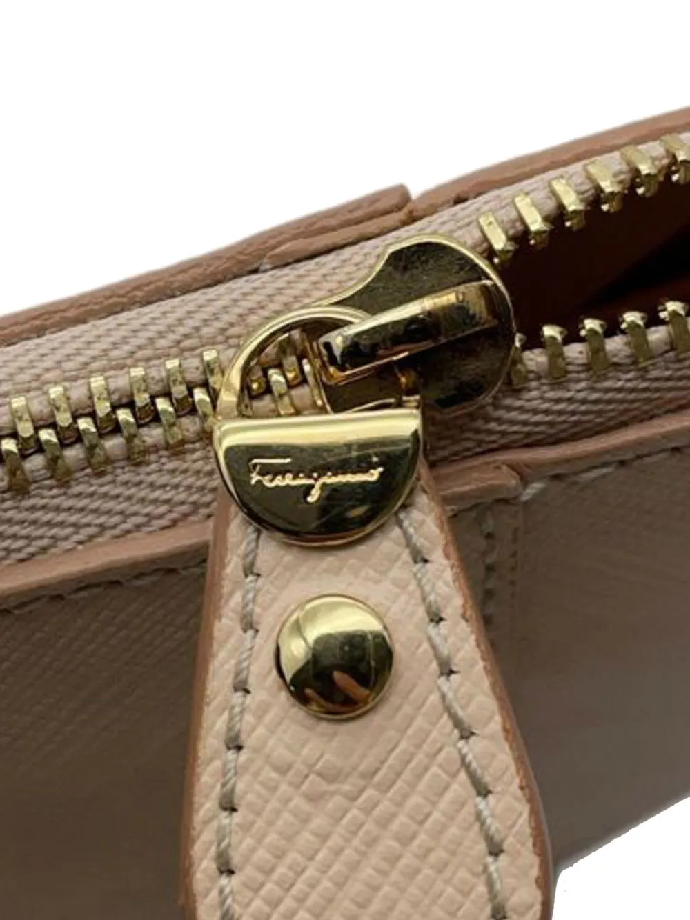 Ferragamo Pre-Owned 2000-2025 Leather Gancini crossbody bag | Pre-Owned | Image 2