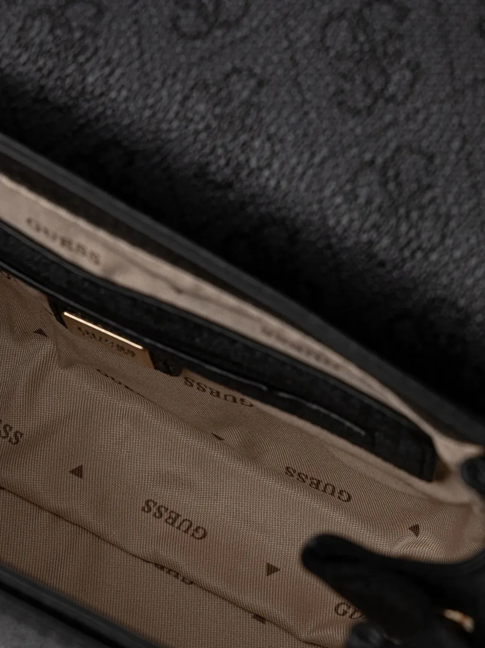 GUESS USA Boekentas met kettinghengsel en logoplakkaat Zwart