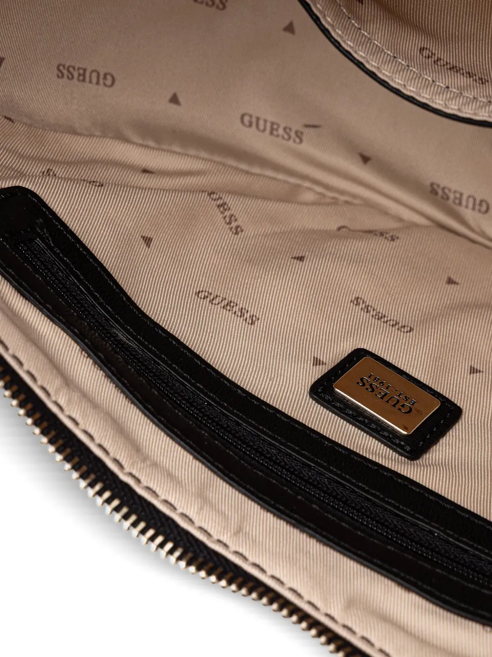 GUESS USA Gewatteerde tas met ketting Zwart