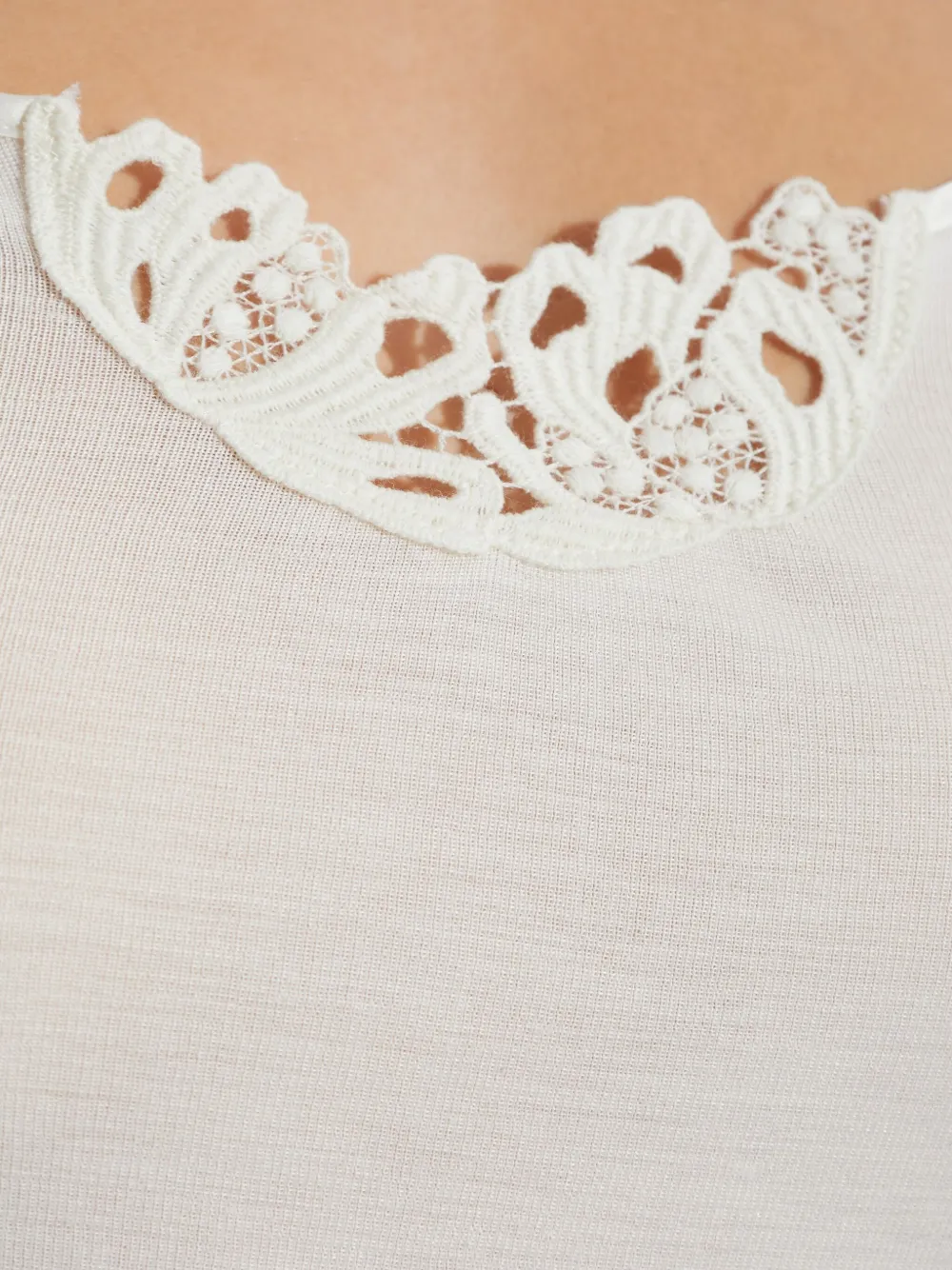 Hanro lace-trimmed top | Image 2