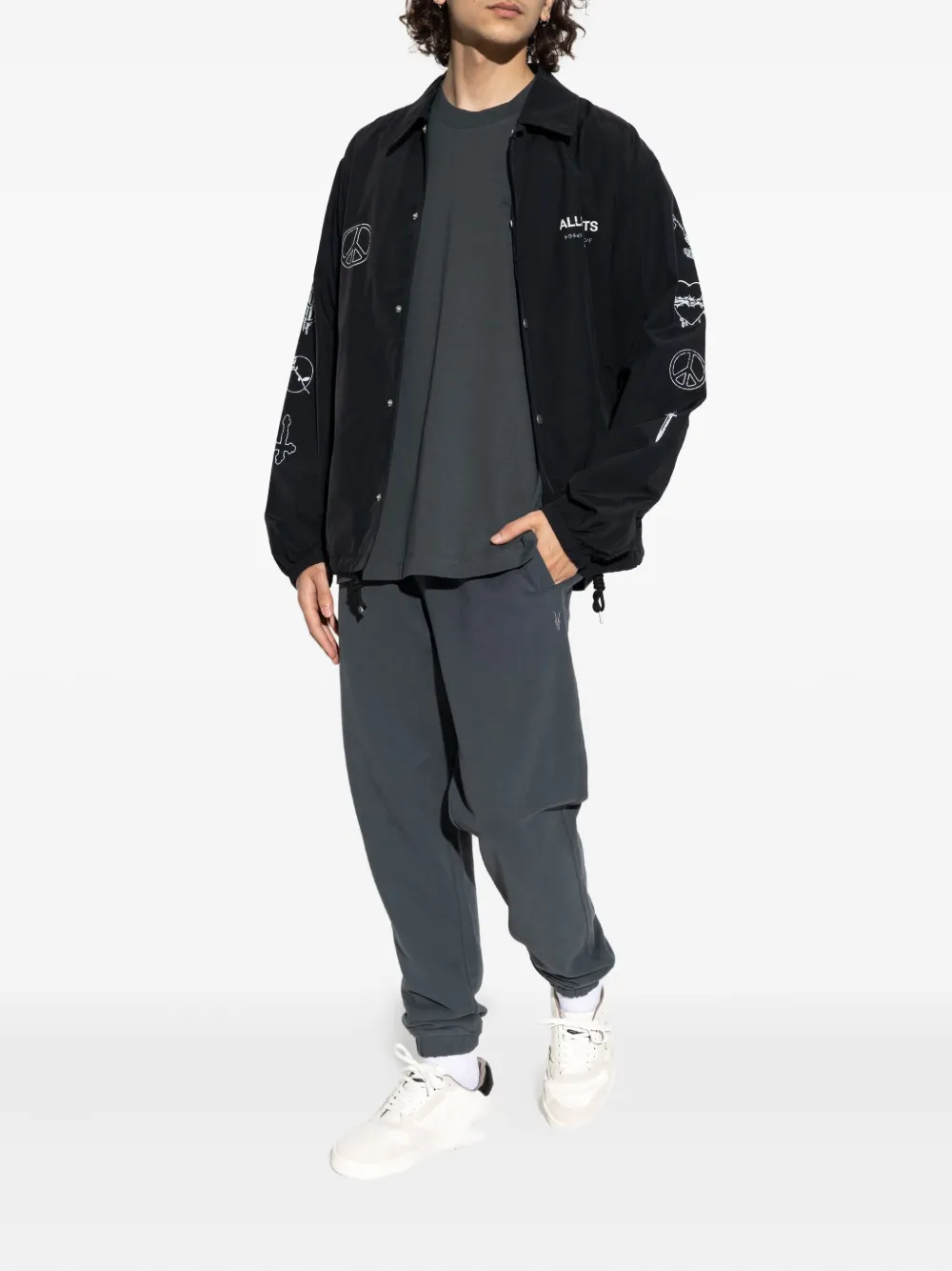 AllSaints veste ornée d'un symbole de paix | Surchemises | Image 2