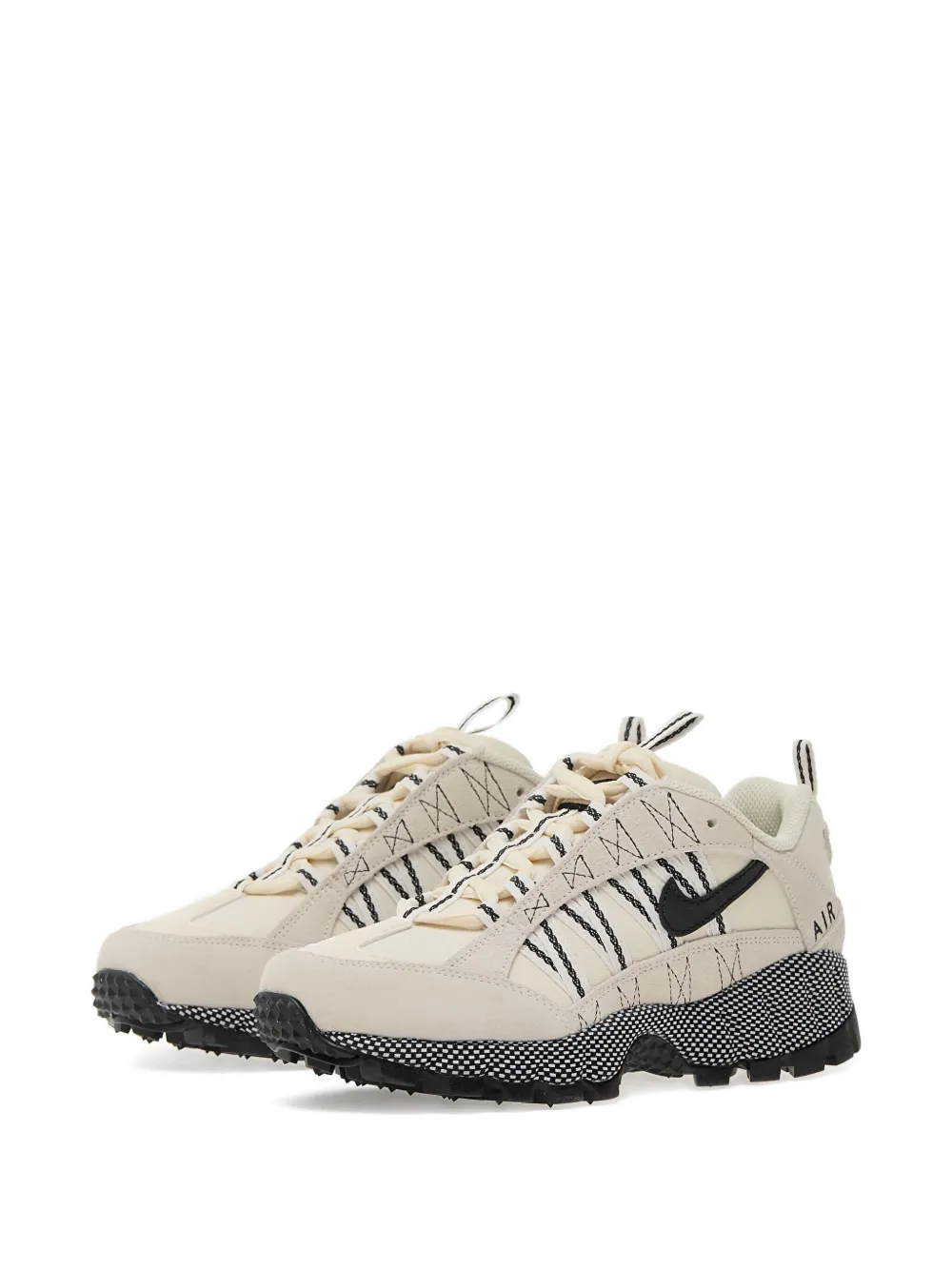 Nike Air Humara sneakers met contrasterende zool Beige