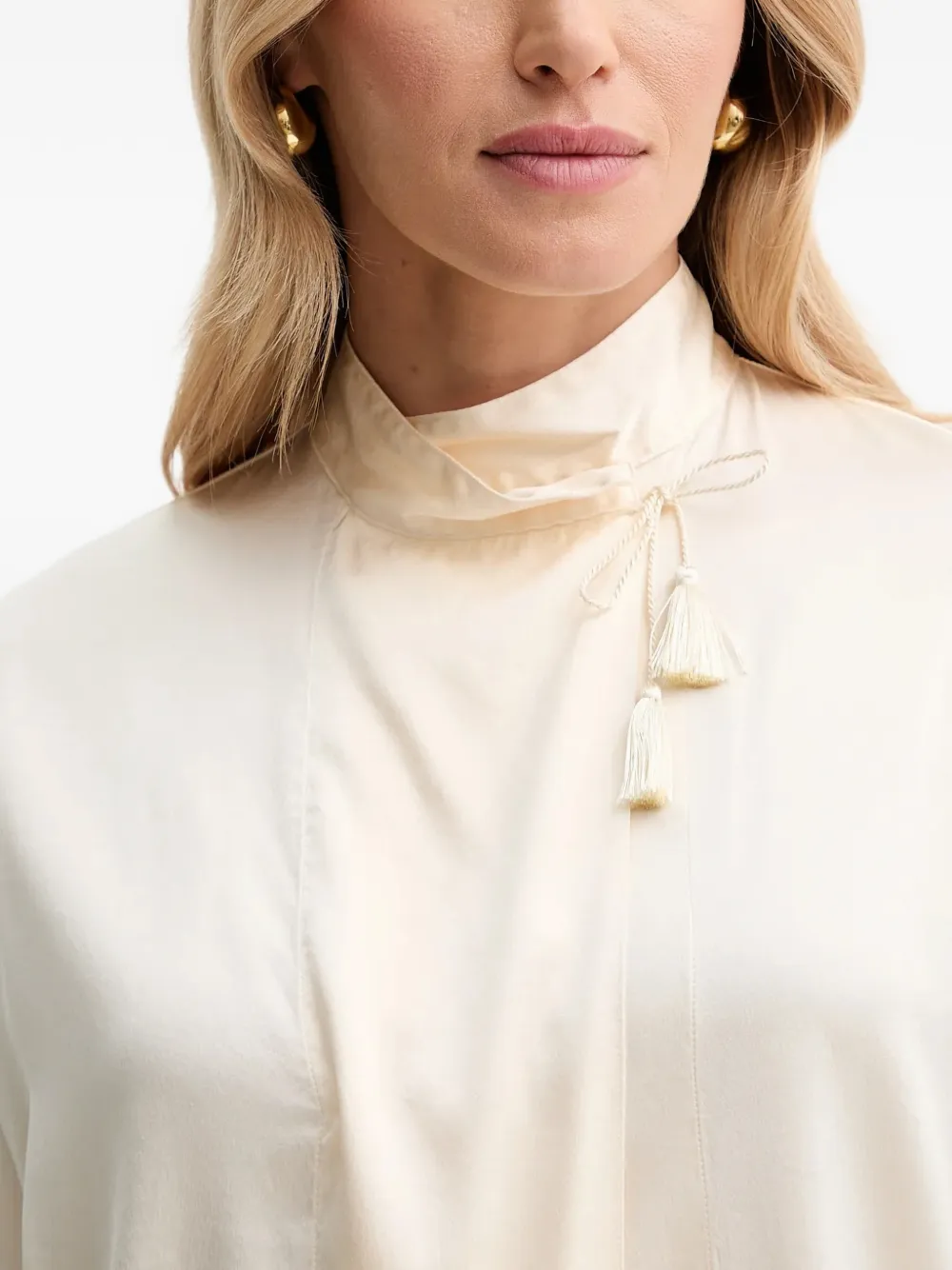 Forte Blouse met kwastje en gedrapeerde hals Beige
