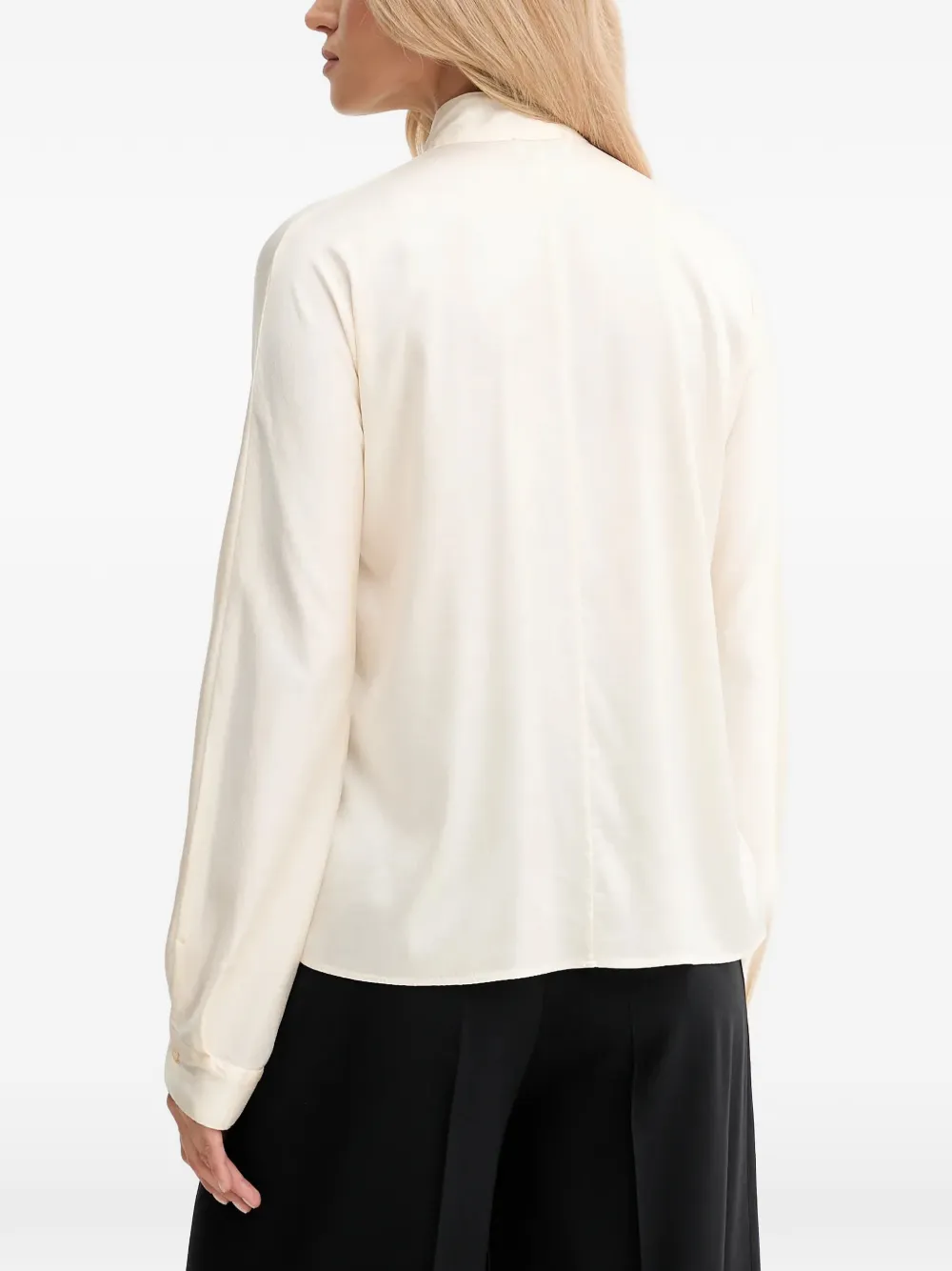 Forte Blouse met kwastje en gedrapeerde hals Beige