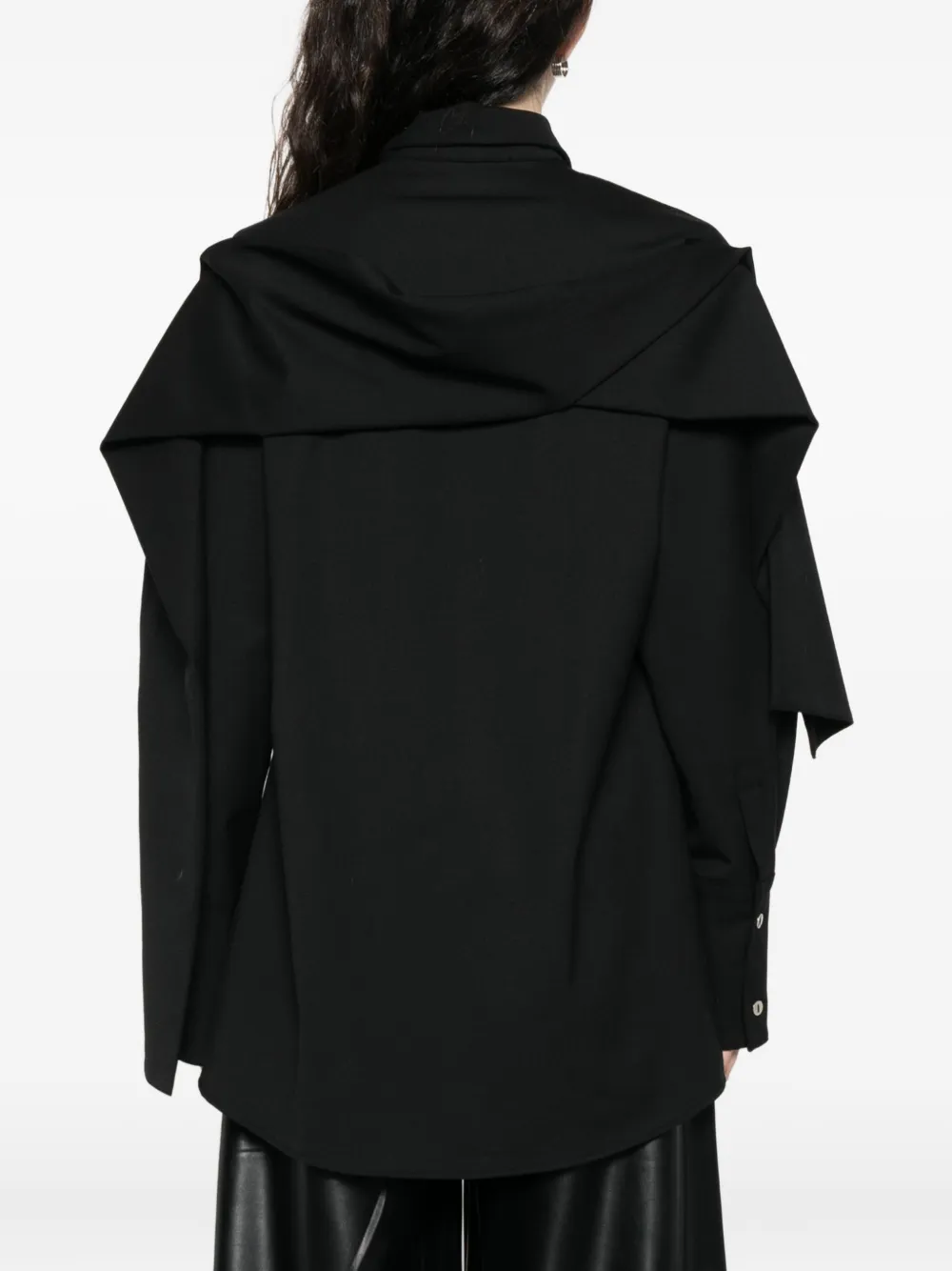 THELATEST Blouse met knoopsluiting en gedrapeerde mouwen Zwart