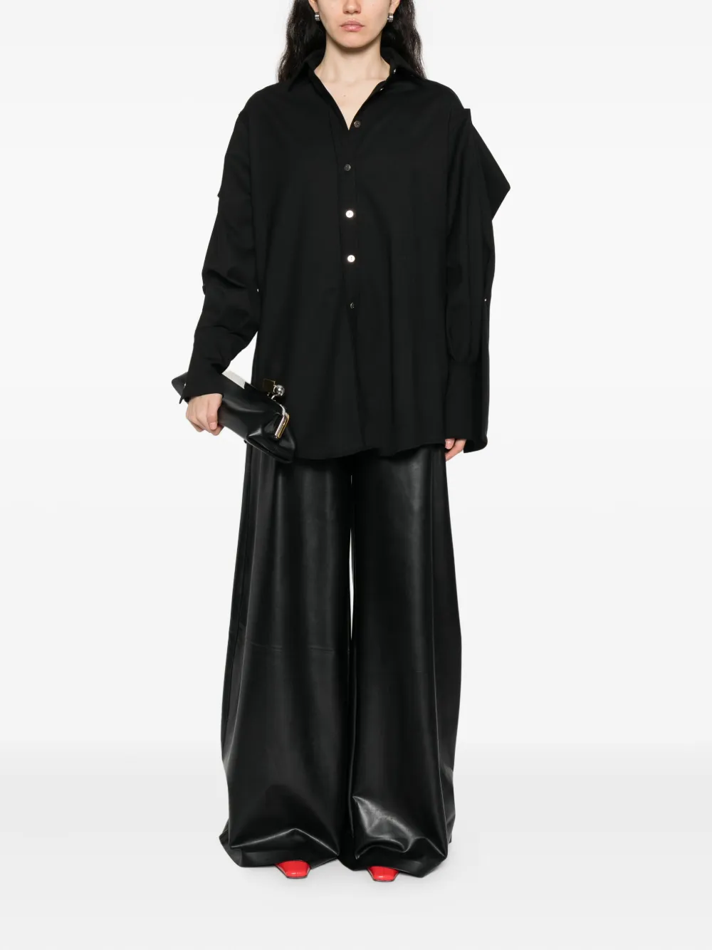 THELATEST Blouse met knoopsluiting en gedrapeerde mouwen - Zwart