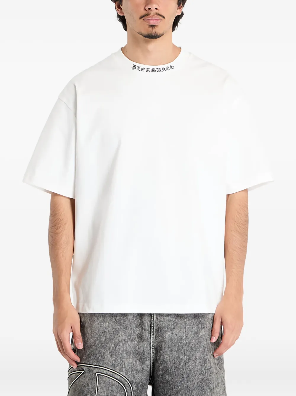 Pleasures logo-neck T-shirt Wit