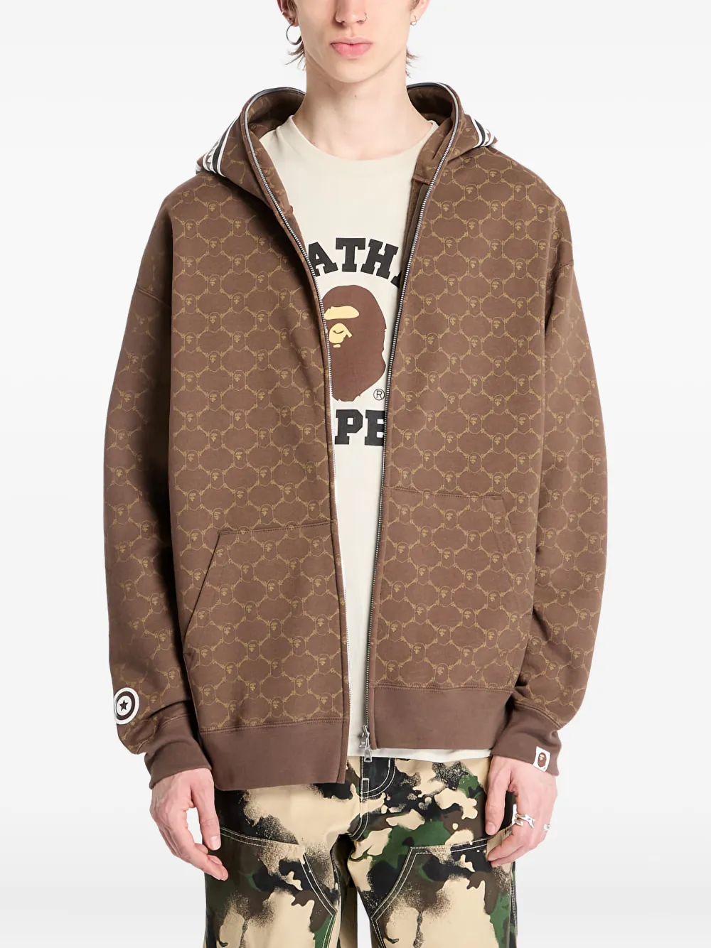 A BATHING APE Hoodie met monogram Bruin