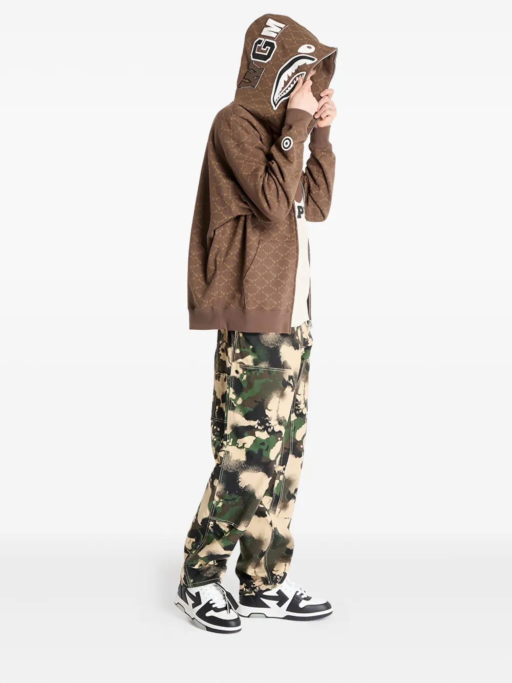 A BATHING APE Hoodie met monogram Bruin