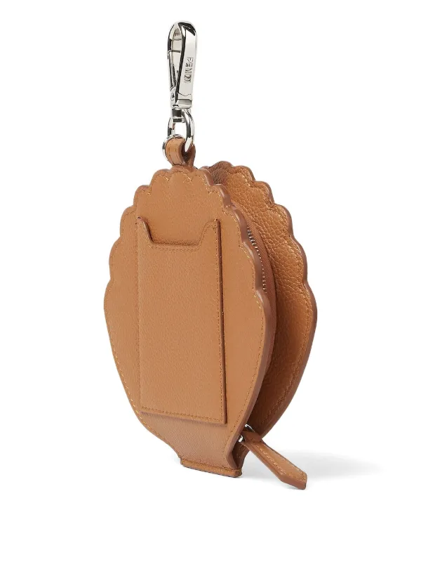 FENDI シェルチャーム | ブラウン | FARFETCH JP