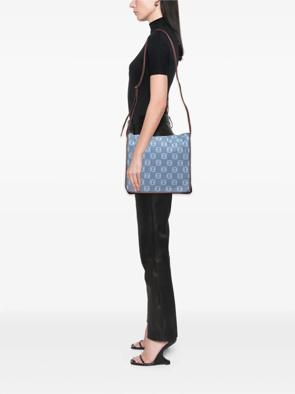 Loewe Pre-Owned 2003 Anagram Denim crossbody bag | Pre-Owned | Image 2