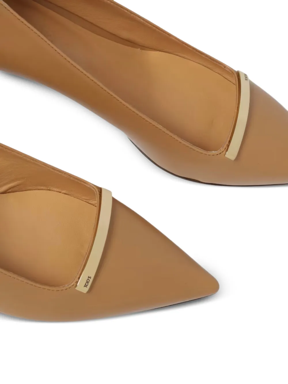 Tod's Barretta loafers met puntige neus Beige