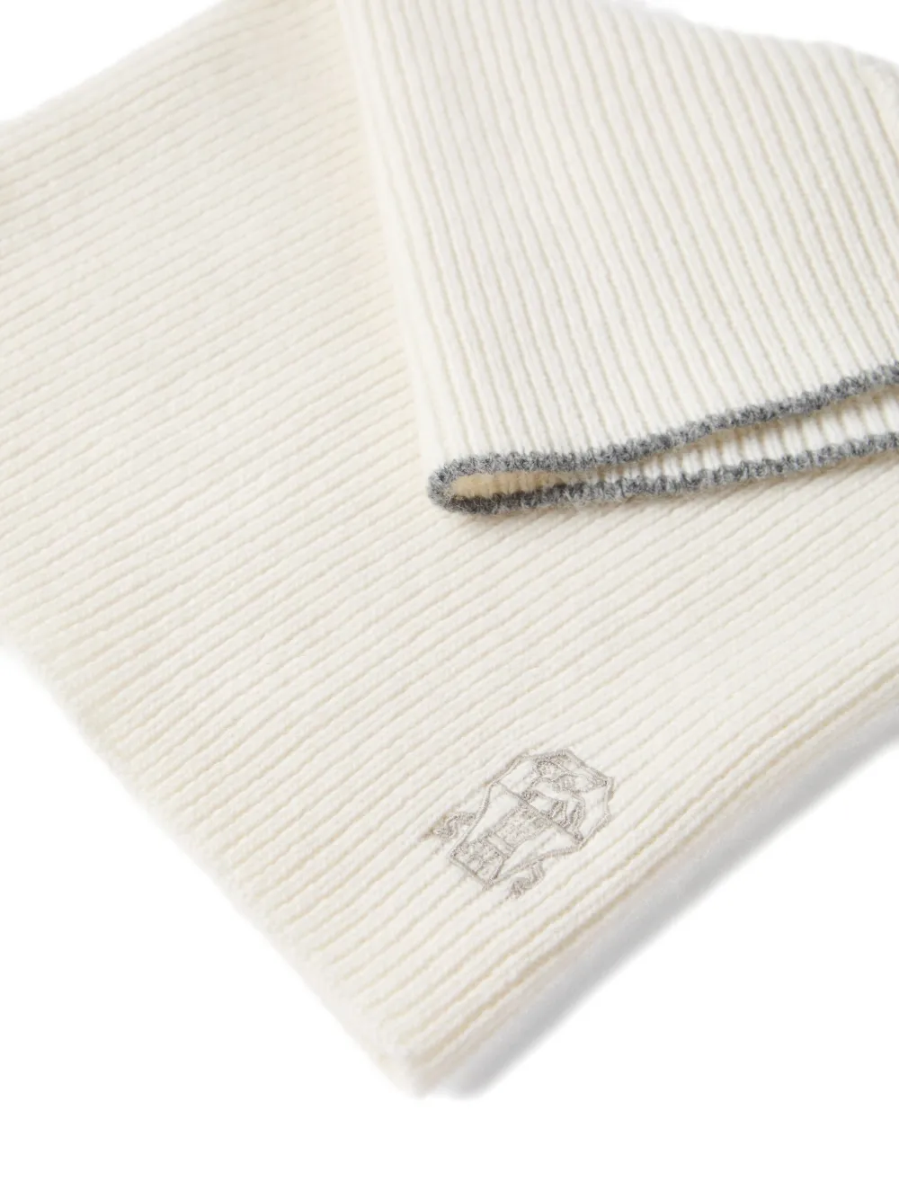 Brunello Cucinelli Ribgebreide sjaal met geborduurd logo Beige