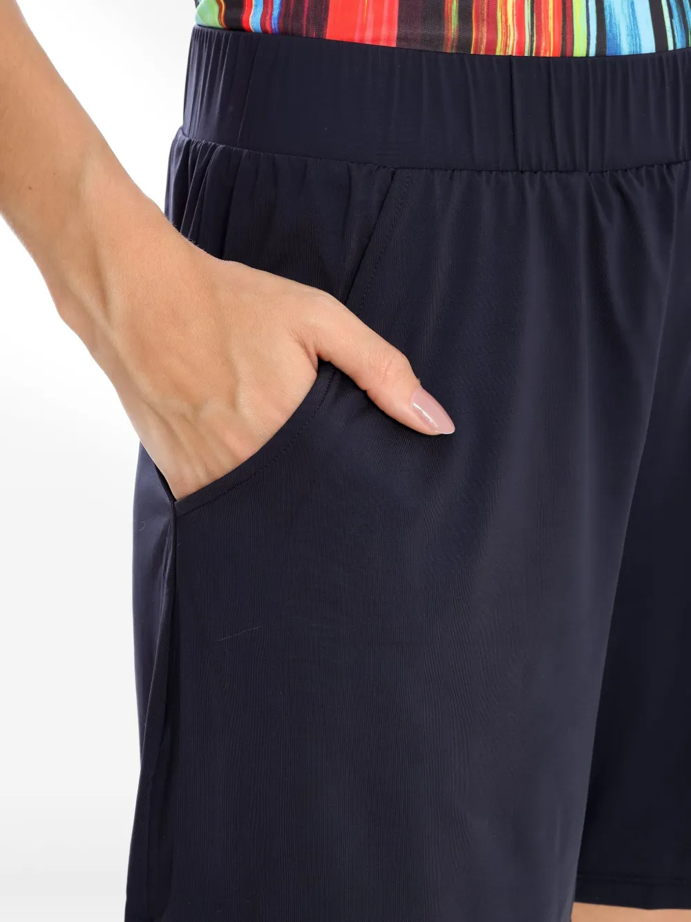 Lygia & Nanny Knielange shorts met elastische tailleband en zakken Zwart