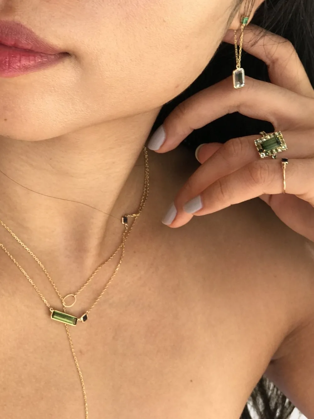 YI Collection collier en or 18ct à tourmaline et saphir | Image 2