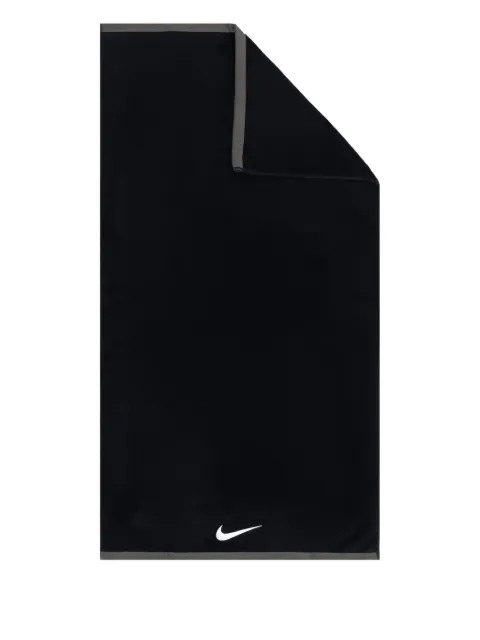Nike Fundamental logo-embroidered towel (60cmx120cm)