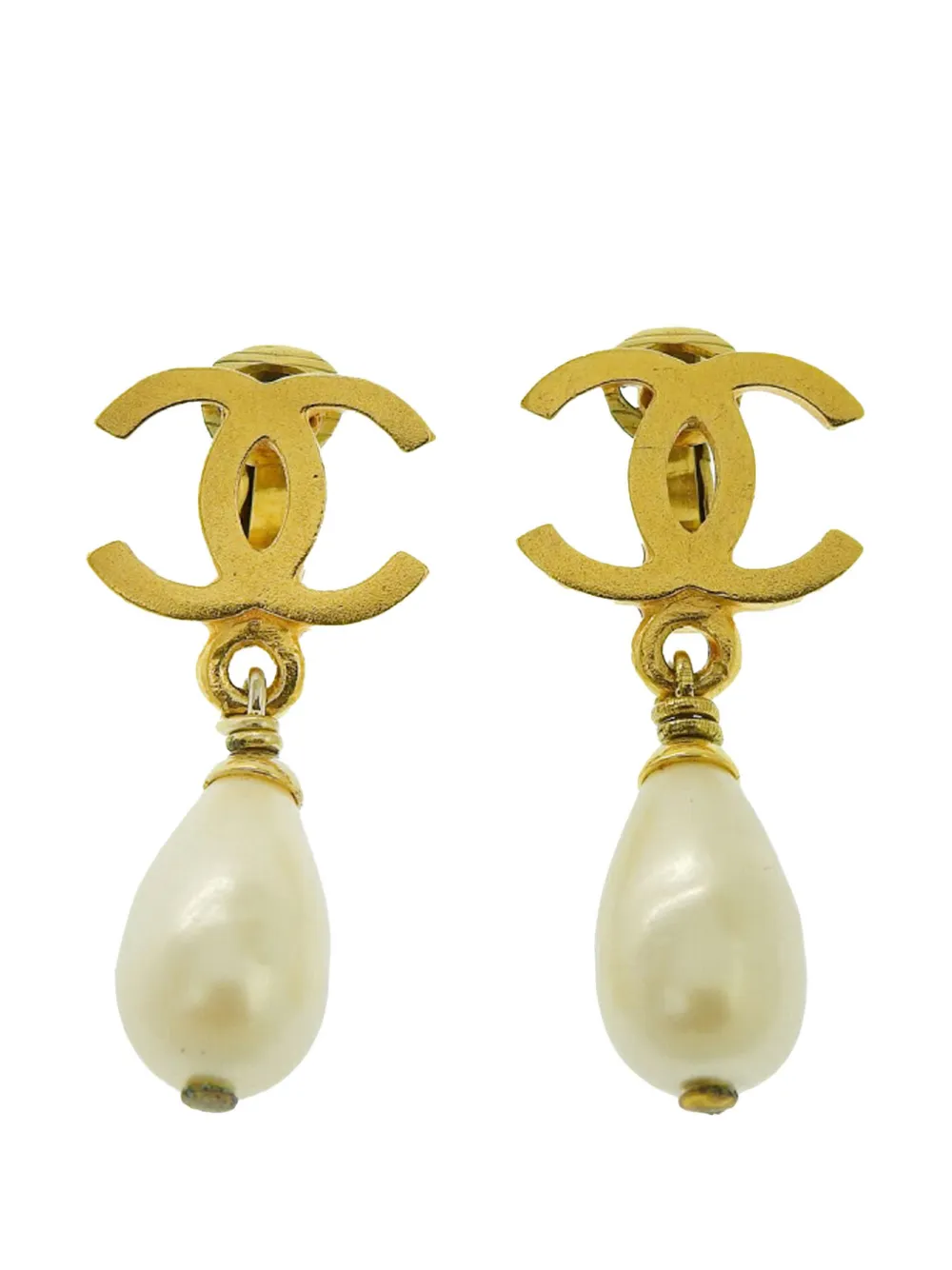 CHANEL Pre-Owned 1995 Gold Plated CC Faux Pearl Drop Clip on Earrings CHANEL Pre-Owned 1995 Gold Plated CC Faux Pearl Drop Clip on Earrings