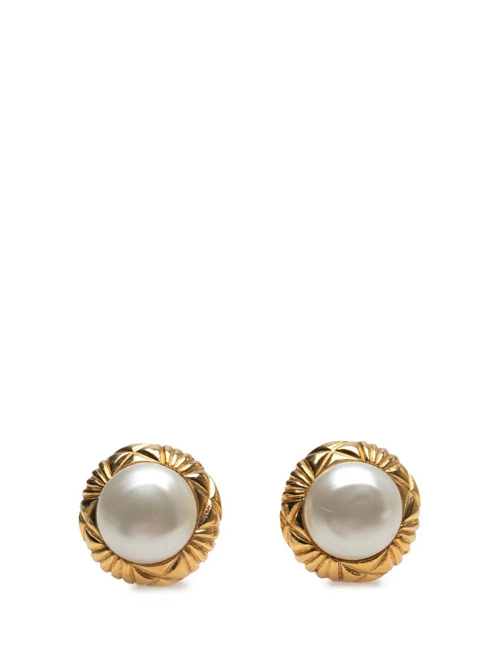 CHANEL Pre-Owned 1970-1980 Gold Plated Round Faux Pearl Clip on CHANEL Pre-Owned 1970-1980 Gold Plated Round Faux Pearl Clip on