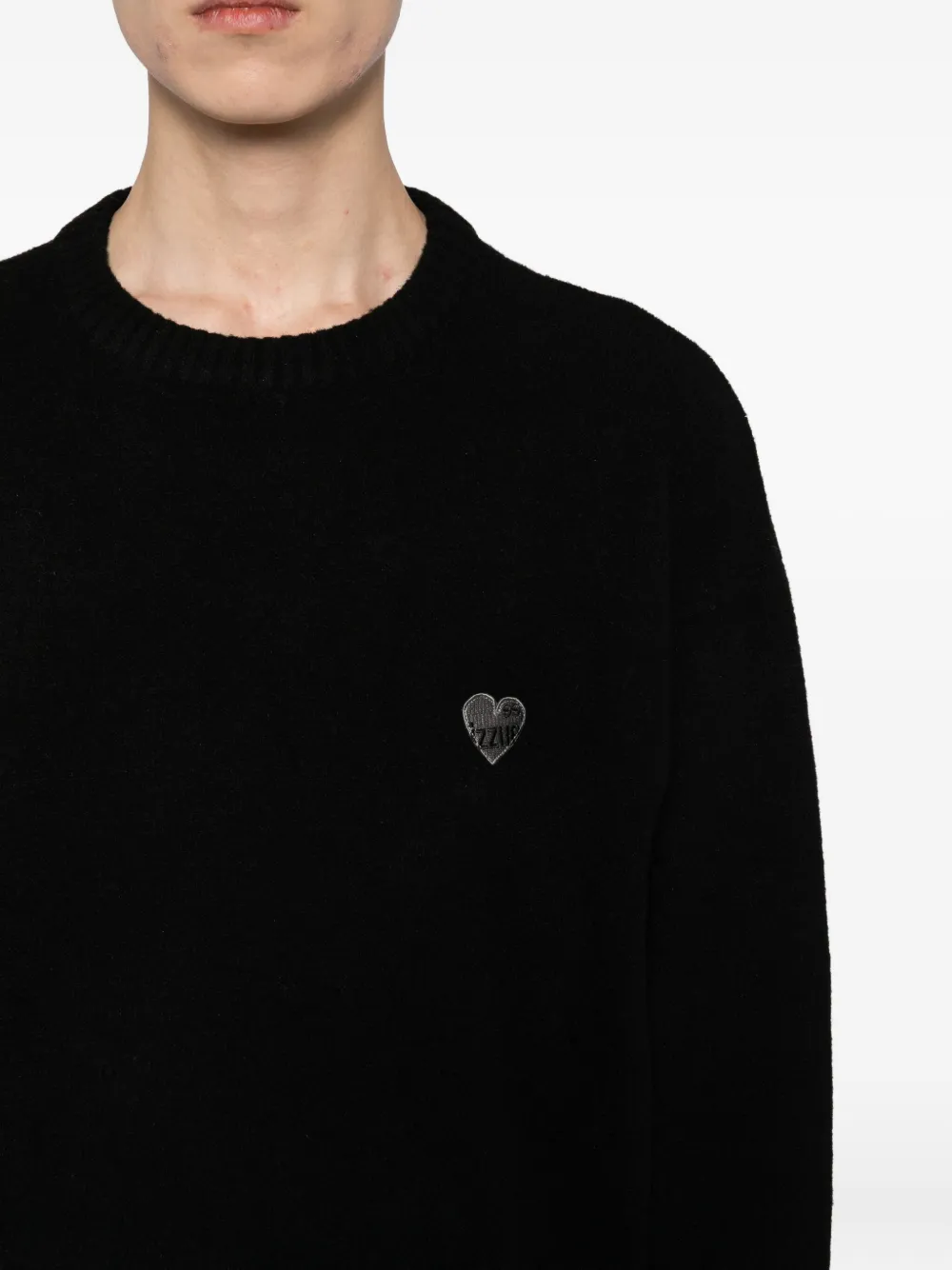 izzue Trui met ronde hals en verfraaid met hart Zwart