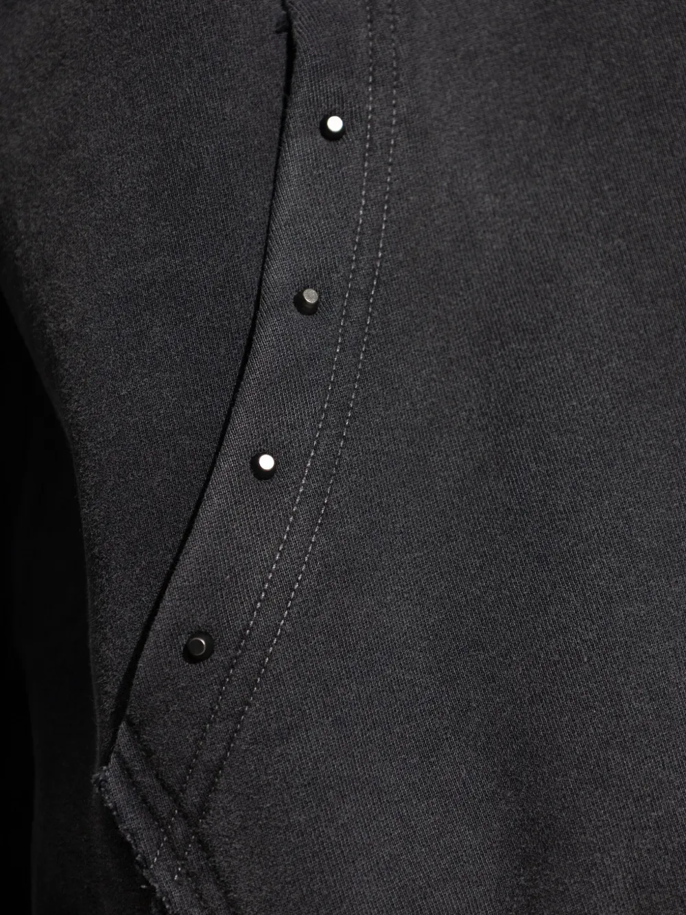 MISBHV Hoodie met gezichtsprint en studs Zwart