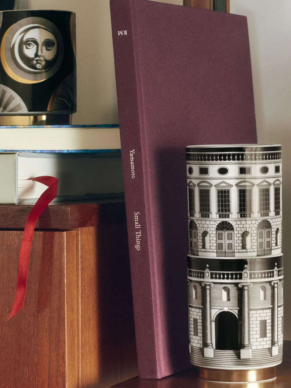 Fornasetti Kerze Mit Architektur-print (295g) In Black