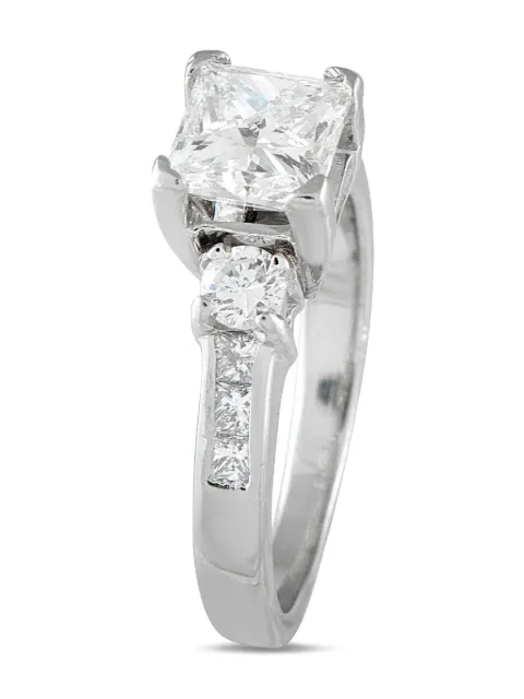 LB Exclusive platinum diamond ring