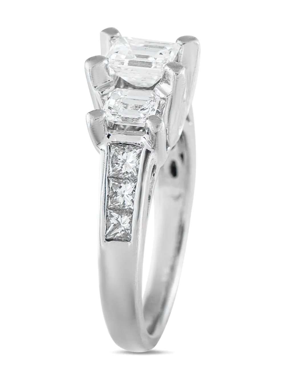 LB Exclusive platinum diamond ring | Image 2