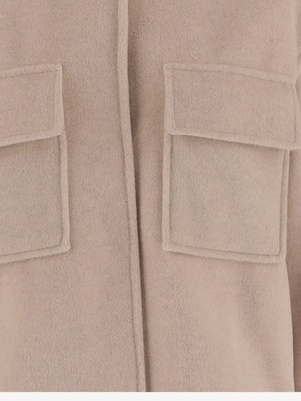 F.It Wollen jas met enkele rij knopen en dubbele zak Beige