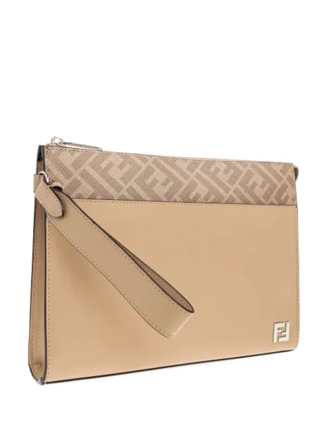 FENDI  شنطة كلاتش جلد بأبليكة FF