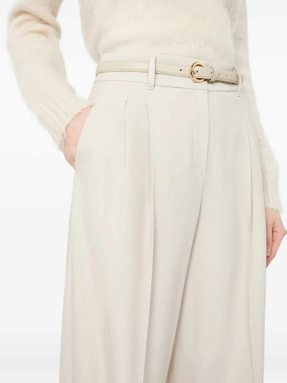 Max Mara Broek met geplooide voorkant en ceintuur Beige