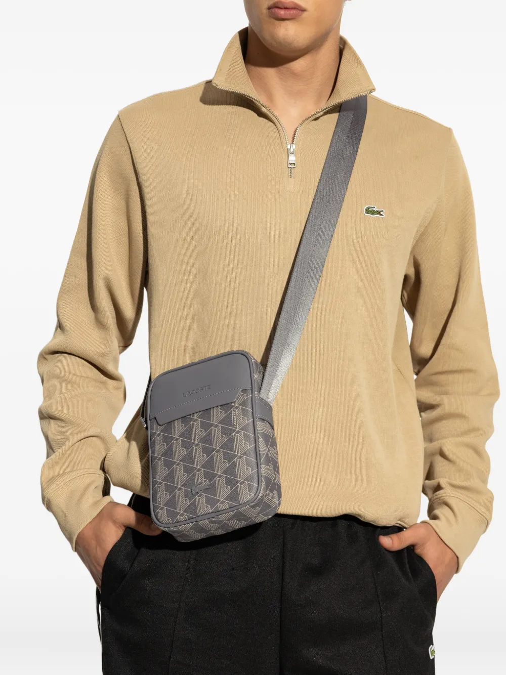 Lacoste geometric-pattern messenger bag - Grijs