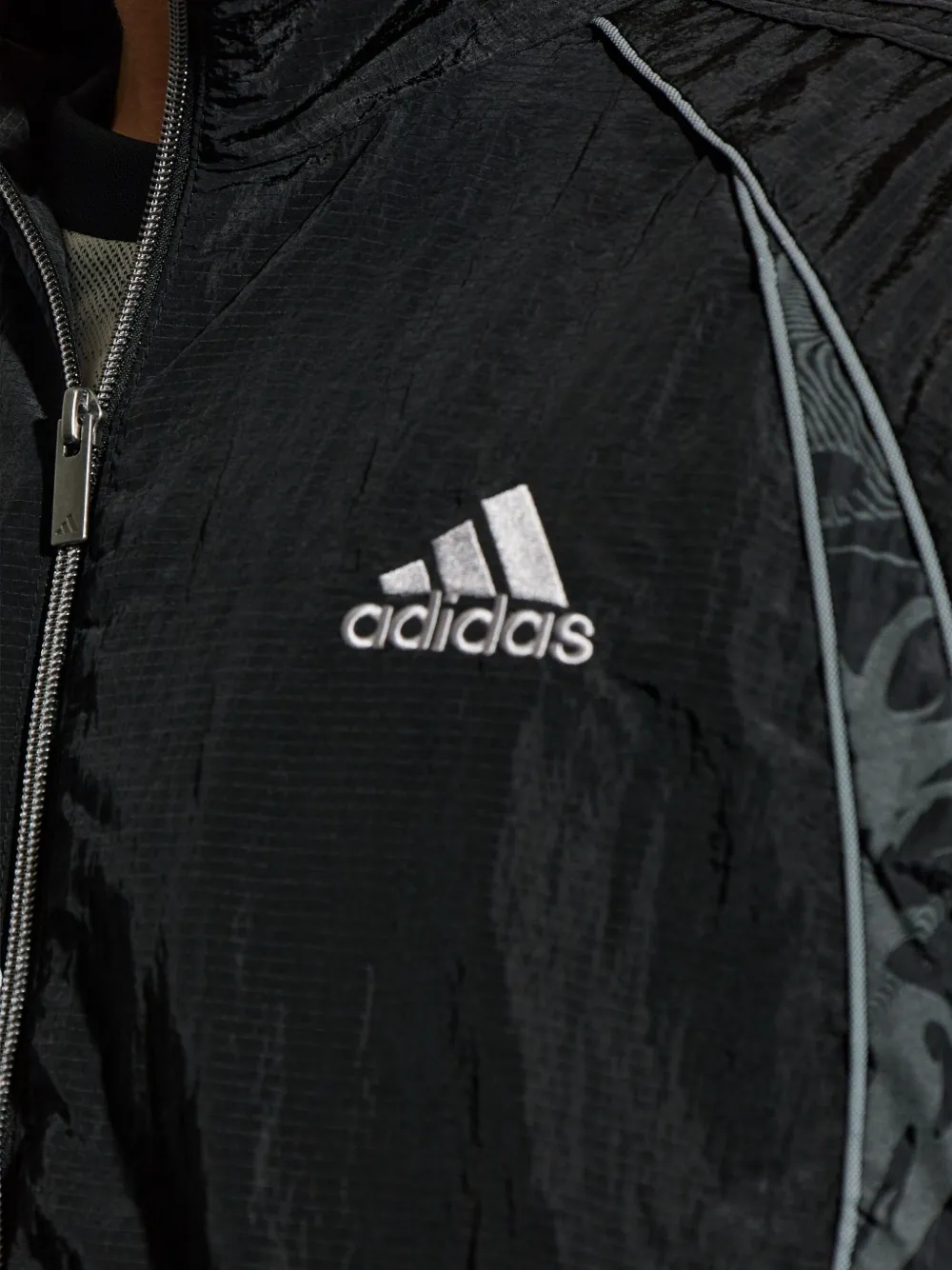 adidas Trainingsjack met borduurwerk en grafisch vlak Zwart