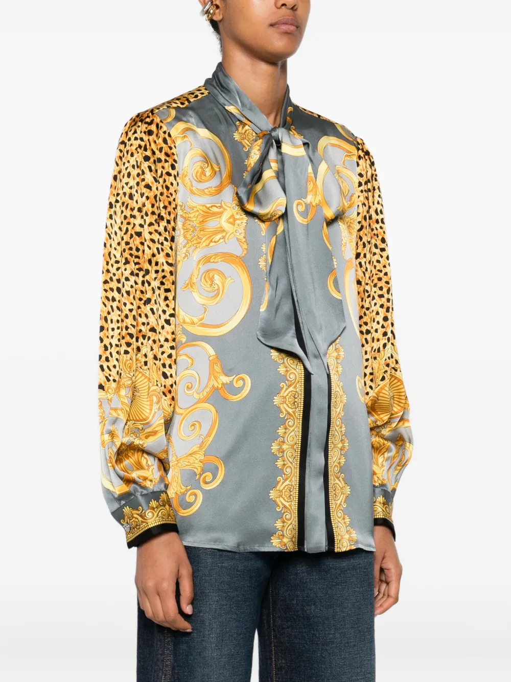 Versace Zijden lavallière blouse met luipaardprint Grijs