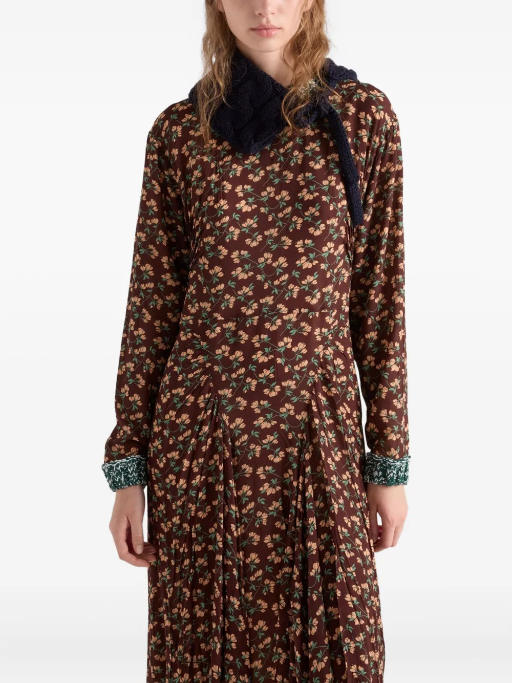 Prada Midi-jurk met bloemenprint en geplooide afwerking Bruin