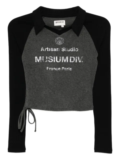 Musium Div. playera con logo estampado