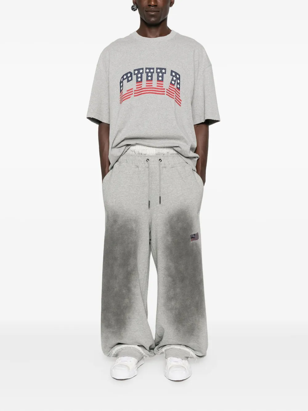MADFRENZY graphic-print T-shirt - Grijs