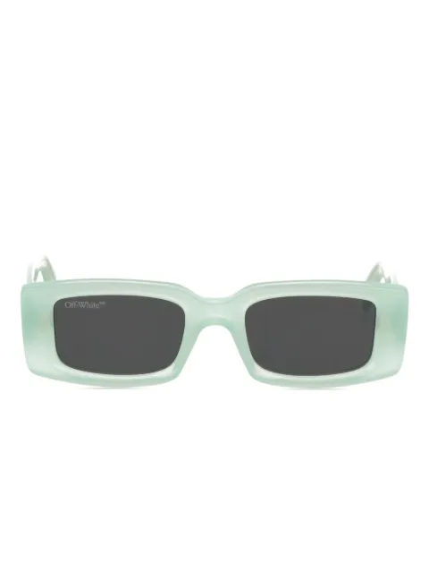 Off-White lentes de sol con armazón rectangular y micas oscuras