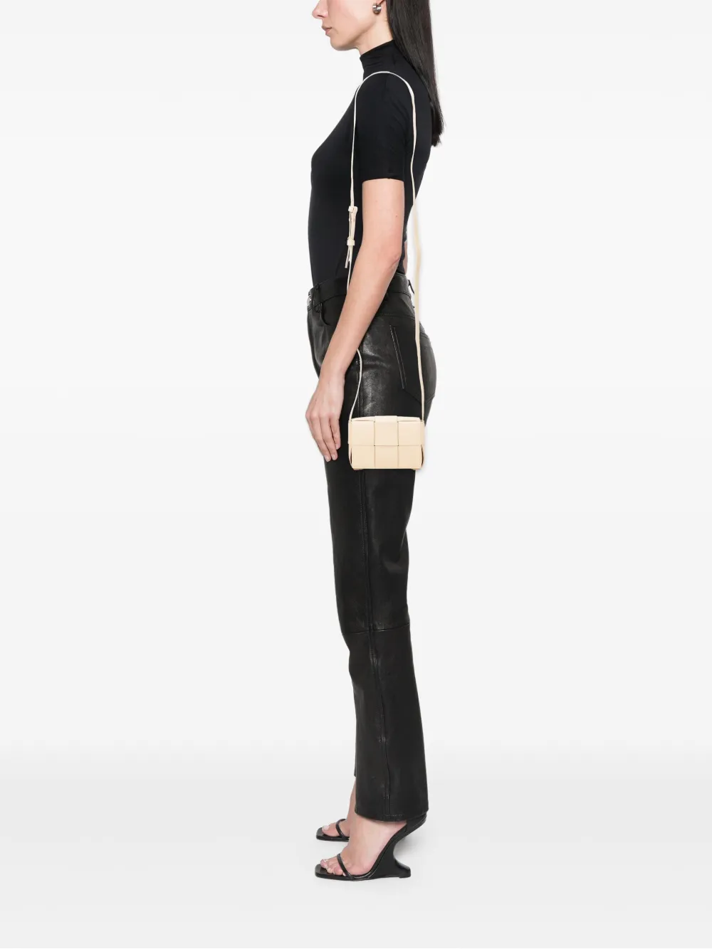Bottega Veneta Pre-Owned 2012-2025 Candy Nappa Intrecciato Cassette crossbody bag | Pre-Owned | Image 2