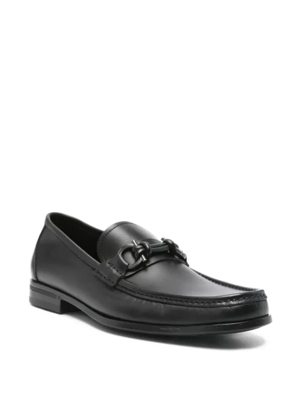 Ferragamo メタルバックル ローファー | ブラック | FARFETCH JP