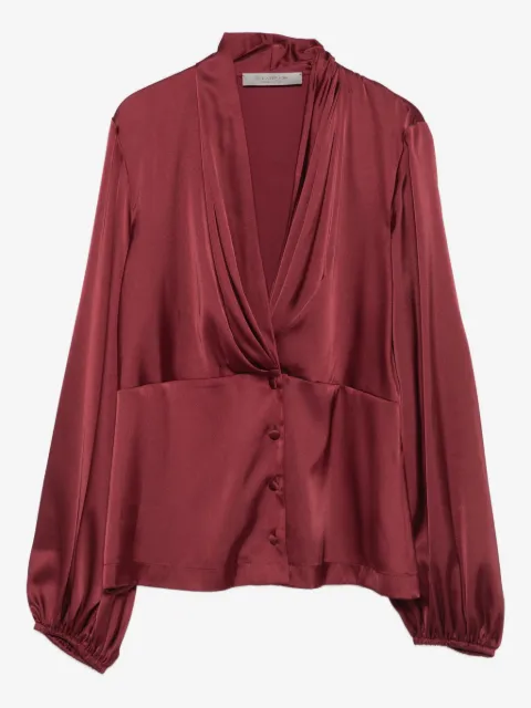 D.Exterior pleated  button-front blouse
